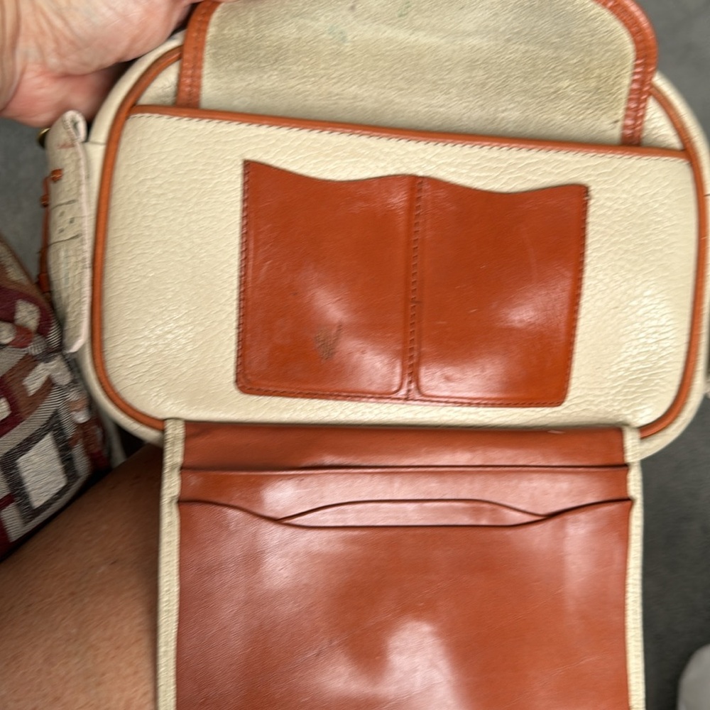 Rare-Vintage Dooney & Bourke Cream & Brown Leather Kitty Crossbody Bag. - Picture 13 of 14